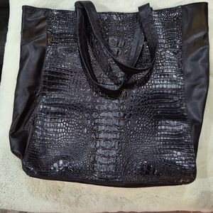 Elegant Black Crocodile-Embossed Women's Tote Bag